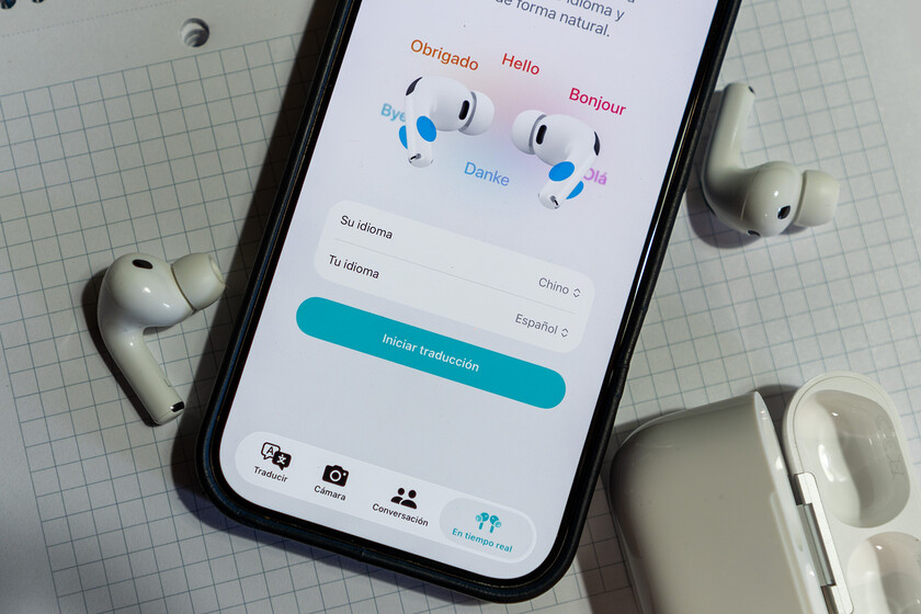 Tu móvil es un excelente traductor simultáneo, pero puede mejorar: el truco está en tus auriculares