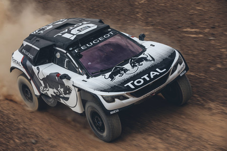 ¿Un paseo con Sébastien Loeb en el Peugeot 3008 DKR? Pasa y súbete