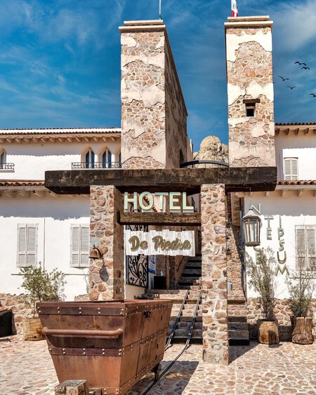 Este es el hotel en Querétaro que está hecho con piedra y tiene una de las bibliotecas más hermosas: cuánto cuesta y cómo llegar