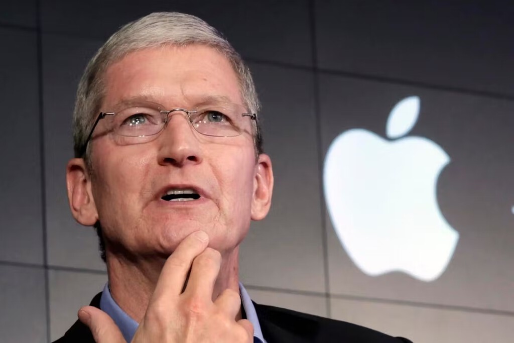 Apple corre el riesgo de convertirse en la próxima BlackBerry o Nokia. Gurman revela en qué posición queda Tim Cook en Apple Apple corre el riesgo de convertirse en la próxima BlackBerry o Nokia. Gurman revela en qué posición queda Tim Cook en Apple