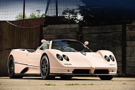 A subasta un Pagani Zonda C12 7.3 de color rosa. ¿Alguien da más?