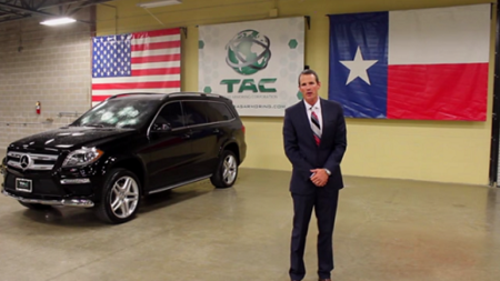 Video: ¿Cómo recibir 12 impactos de AK-47 en tu Mercedes Benz y no morir?