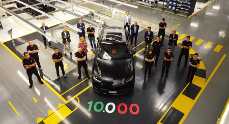 El Lamborghini Urus llega a las 10.000 unidades producidas: el superlativo SUV ya es el 'toro' más vendido