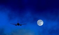 Ryanair ofrece vuelos baratos a la luna: La inocentada del "April's fools' day"