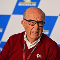 De cuando el jefe de MotoGP, Carmelo Ezpeleta, metió una moto en un ascensor por una buena razón: "Una zapatiesta"