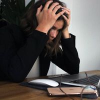 Cómo ser menos estúpido y equivocarse menos en decisiones económicas 