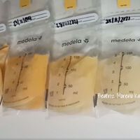 El asombroso vídeo de una madre que muestra cómo cambia el color y composición de la leche materna desde el nacimiento del bebé