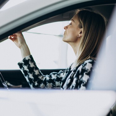 Aldi lanza mañana la baliza v16 obligatoria para el coche: tiene un descuento del 43%