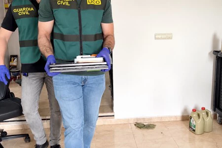 La Guardia Civil Se Lleva Ordenadores