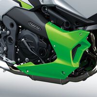 Adeus ao reinado da Yamaha TMAX: a Kawasaki já tem uma maxi-scooter híbrida pronta com um botão mágico que pode mudar tudo 