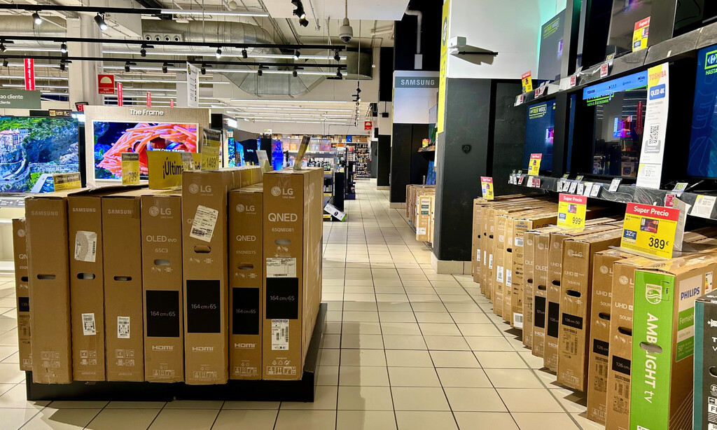 Carrefour tiene a precio de outlet esta enorme tele NeoQLED Samsung de 75 pulgadas y viene con barra de sonido de regalo 