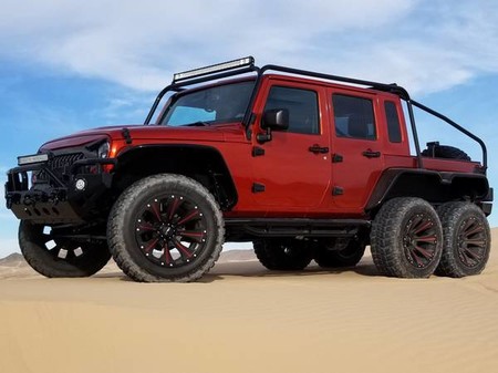 Este es un Jeep Wrangler Rubicon 6X6 con motor Hellcat, no era necesario, pero existe