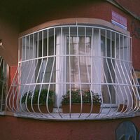 ¿Por qué las rejas antiguas tienen esas curvas típicas? No es solo por diseño, también tiene su lógica utilidad 