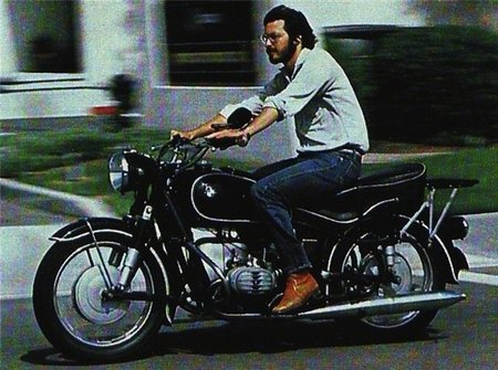Muere Steve Jobs, visionario genio y motorista