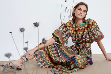 Inés Domecq lanza nueva firma y su primera colección está cargada de vestidos, trajes de pantalón y monos con estilazo