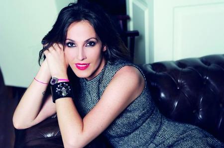 No es Miranda Kerr pero nos vale: Malú, otra que se pasa a promocionar a Swarovski