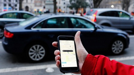 Uber y Cabify hacen oficial su adiós a Barcelona, entre anuncios de ERE para sus trabajadores