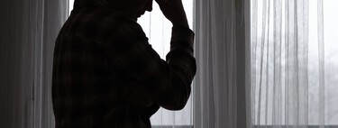 Pedir desculpas toda hora parece apenas educação, mas a psicologia enxerga um problema emocional muito mais profundo 