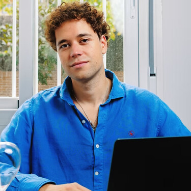 “No te obsesionas por amor, te obsesionas por proyección” según el psicólogo experto en relaciones Adrián Chico