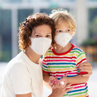 Las mascarillas serán obligatorias para los niños mayores de seis años en todos los espacios públicos