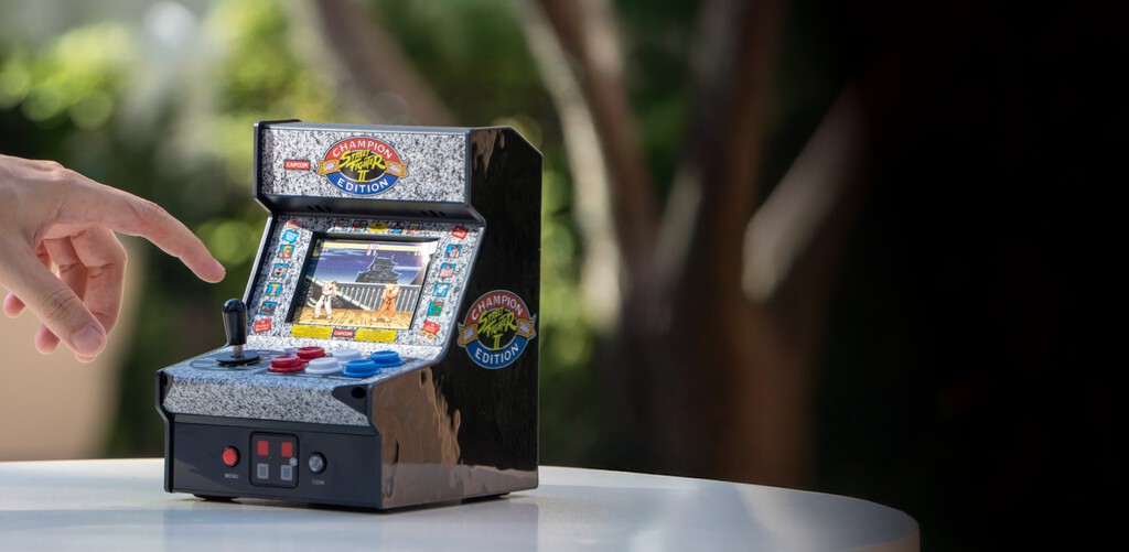 Esta máquina recreativa en miniatura es ideal para los fans de lo retro: está de oferta y te llega a tiempo para los Reyes Magos 