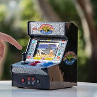 Street Fighter II es el protagonista de esta máquina recreativa en miniatura: un regalo de Reyes ideal para los fans de lo retro