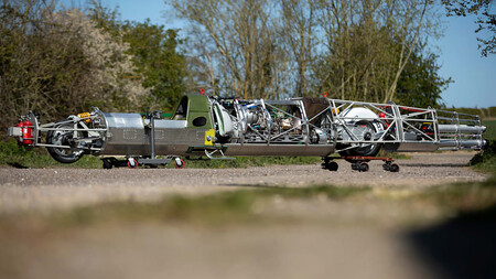 ¿Esto es una moto? Guy Martin quiere llegar a los 643 km/h con este cachivache de dos ruedas y una turbina de 1.200 CV