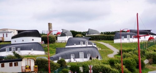 En este pueblo francés las casas son barcos al revés