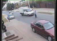 Hay gente con mucha suerte edición XXX: los peatones también pueden causar accidentes