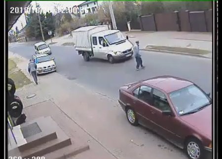 Hay gente con mucha suerte edición XXX: los peatones también pueden causar accidentes