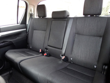Asientos traseros Prueba Toyota Hilux Interiores
