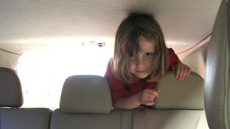 Viajar en coche con niños: evitando el mareo