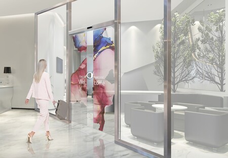 Poner teles OLED transparentes en las puertas es la nueva propuesta de LG para los edificios del futuro