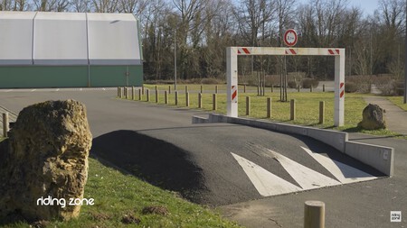 Bmx Allejero Gracias A Un Resalto De La Calle004