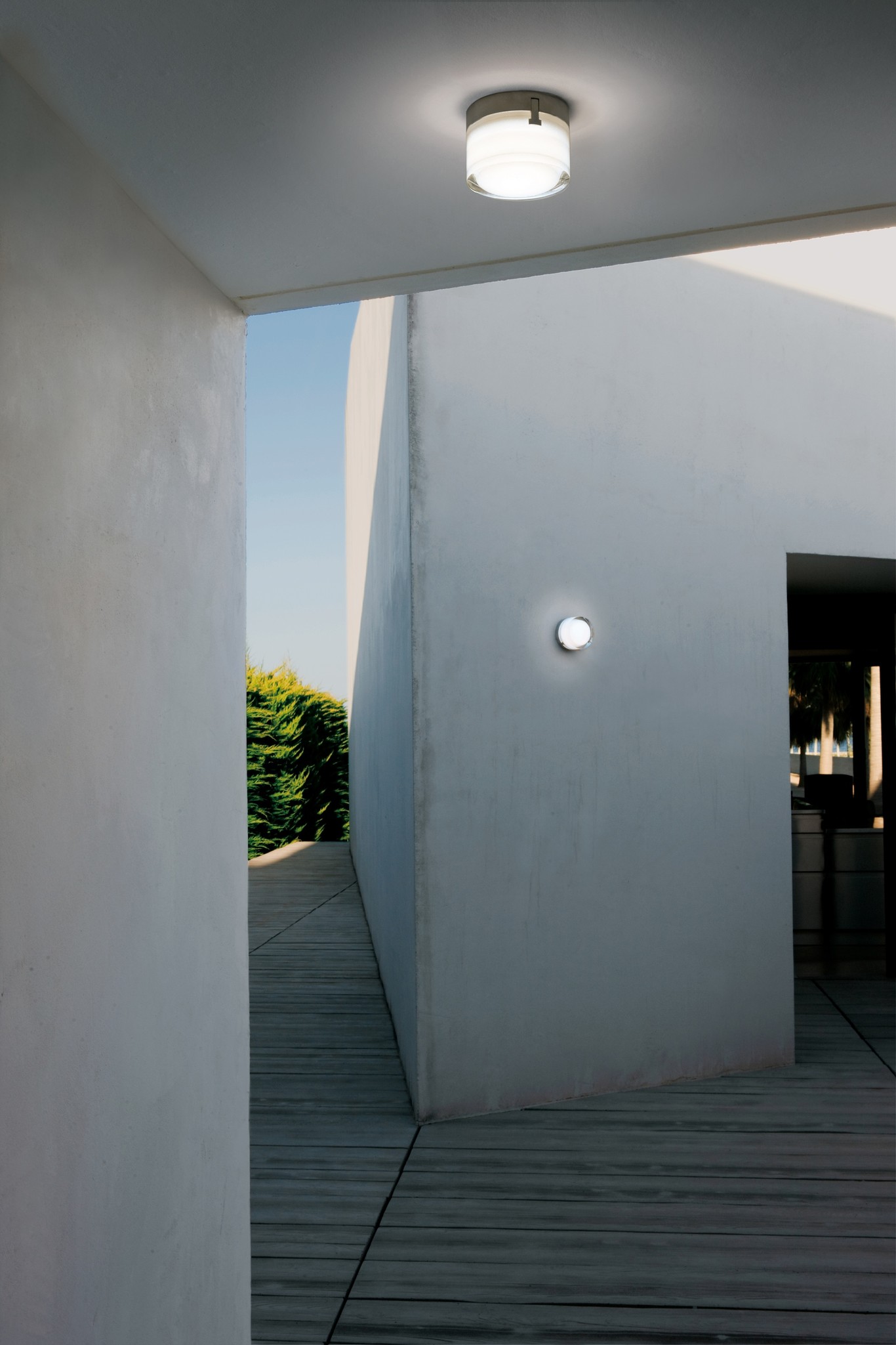 Iluminación exterior que convierta el jardín en una extensión de