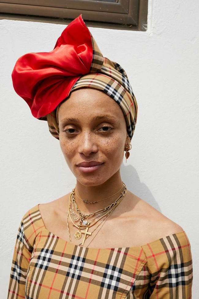 burberry otoño 2018 adwoa aboah