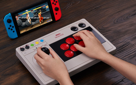 8BitDo anuncia un nuevo arcade stick de aspecto retro para Nintendo Switch y PC. Es personalizable y viene preparado para mods