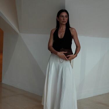 El vestido midi de Zara perfecto para el verano, por fresco y elegante, que arrasa entre las mujeres más estilosas 