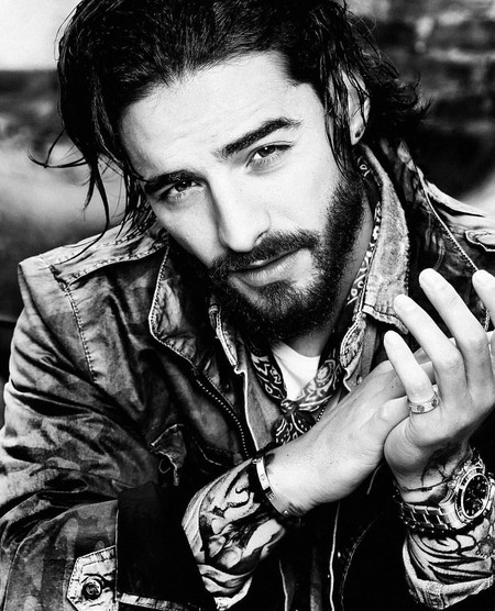 Maluma te muestra cómo es que se llevan las mejores gafas de sol (de mujer) este verano