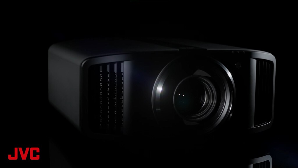 JVC lanza sus proyectores 4K nativos más pequeños del mundo. Dos titanes para montarnos un cine en casa