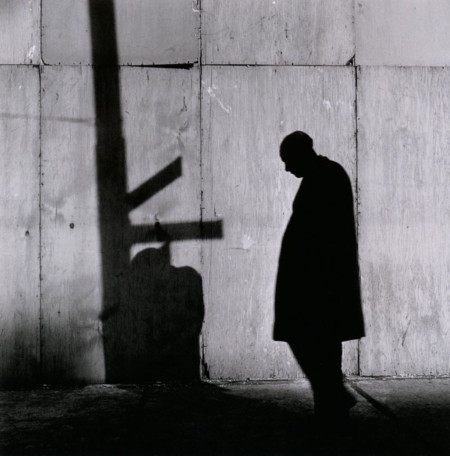 Yasuhiro Ishimoto, el fotógrafo cronista de las calles de Chicago y Tokio
