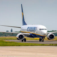 Volar en clase "Business" es la nueva tendencia entre las aerolíneas low cost. En todas excepto en una: Ryanair