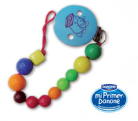 Cuidado con el porta chupetes que regalaba Danone