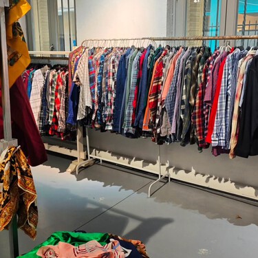 Aterriza en A Coruña el mercadillo de segunda mano vintage más moderno de España: planazo anti-lluvia asegurado