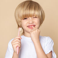Como elegir el cepillo de dientes perfecto según la edad del niño 