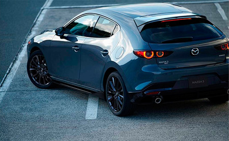 Mazda presentará un techo rígido para el MX-5 y un kit aerodinámico para el Mazda3 en el Tokyo Auto Salon