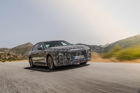 BMW i7 2022, camuflado