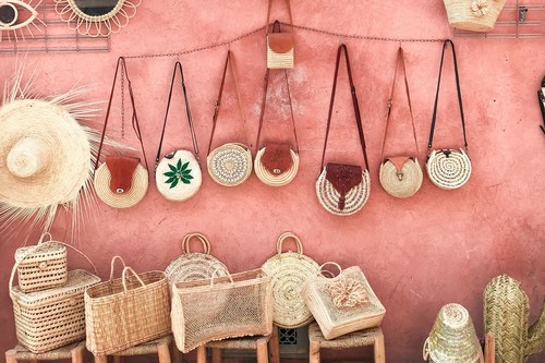 Estos bolsos que te harán soñar con el verano, tienen entrega al día siguiente y son perfectos para regalar el Día de la Madre