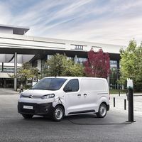 La Citroën ë-Jumpy ya admite pedidos: desde 34.100 euros para la furgoneta eléctrica con hasta 330 km de autonomía