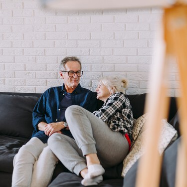 Nuestros padres heredaron la casa de los abuelos. Tú quizás no la heredes, porque la venderán para completar su pensión 
